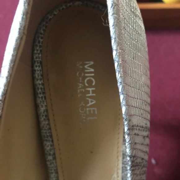 Michael Kors Shoes SIZE 9 NWOT, silver - Picture 3 of 3
